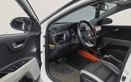 KIA Stonic, 2017 год, 1 598 000 рублей, 13 фотография