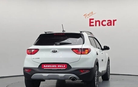 KIA Stonic, 2017 год, 1 598 000 рублей, 4 фотография