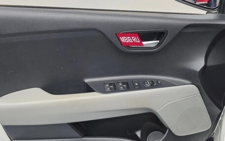 KIA Stonic, 2017 год, 1 598 000 рублей, 11 фотография
