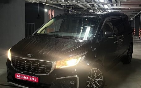 KIA Carnival III, 2018 год, 2 200 000 рублей, 1 фотография