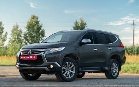 Mitsubishi Pajero Sport III рестайлинг, 2018 год, 3 800 000 рублей, 2 фотография