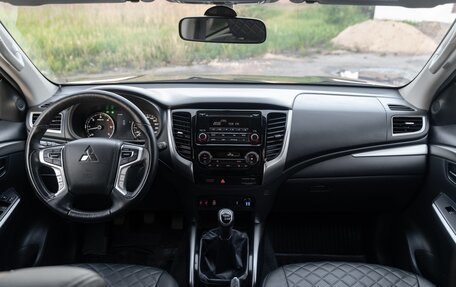Mitsubishi Pajero Sport III рестайлинг, 2018 год, 3 800 000 рублей, 32 фотография