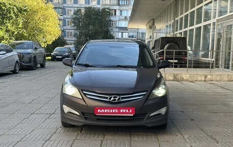 Hyundai Solaris II рестайлинг, 2015 год, 640 000 рублей, 1 фотография