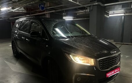 KIA Carnival III, 2018 год, 2 200 000 рублей, 2 фотография