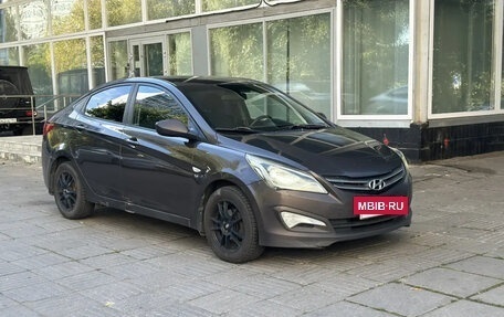 Hyundai Solaris II рестайлинг, 2015 год, 640 000 рублей, 2 фотография