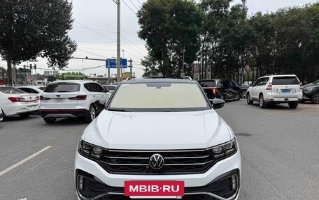 Volkswagen T-Roc I, 2022 год, 1 850 000 рублей, 2 фотография
