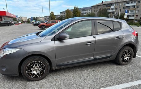 Renault Megane III, 2012 год, 700 000 рублей, 2 фотография