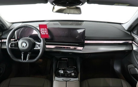 BMW 5 серия, 2025 год, 8 550 000 рублей, 12 фотография