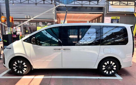 Hyundai Staria, 2025 год, 4 300 111 рублей, 2 фотография