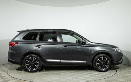 Mitsubishi Outlander III рестайлинг 3, 2021 год, 2 379 777 рублей, 4 фотография