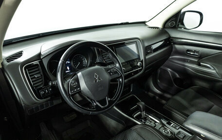 Mitsubishi Outlander III рестайлинг 3, 2021 год, 2 379 777 рублей, 11 фотография