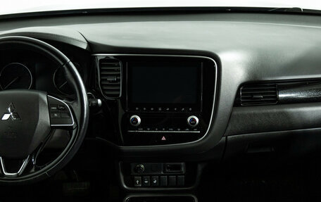 Mitsubishi Outlander III рестайлинг 3, 2021 год, 2 379 777 рублей, 14 фотография