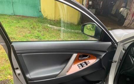 Toyota Camry, 2011 год, 1 077 000 рублей, 4 фотография