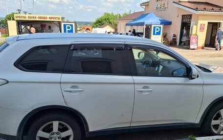 Mitsubishi Outlander III рестайлинг 3, 2014 год, 1 100 000 рублей, 4 фотография