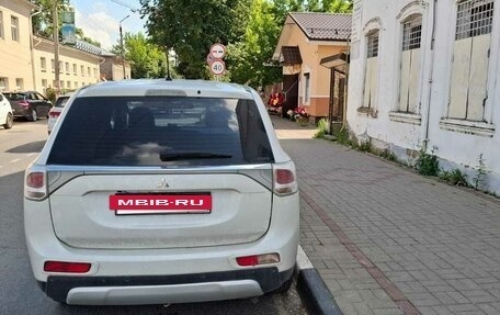 Mitsubishi Outlander III рестайлинг 3, 2014 год, 1 100 000 рублей, 2 фотография