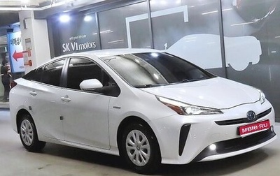 Toyota Prius IV XW50, 2021 год, 2 369 000 рублей, 1 фотография