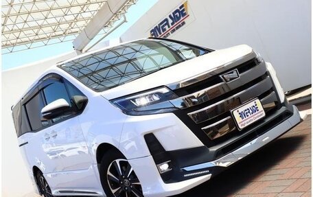 Toyota Noah III, 2020 год, 2 850 000 рублей, 5 фотография
