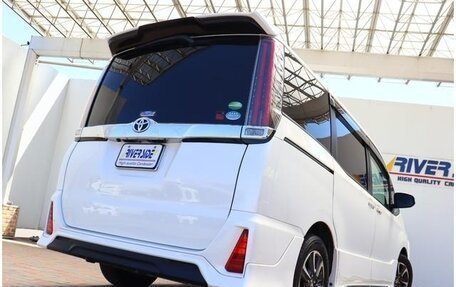 Toyota Noah III, 2020 год, 2 850 000 рублей, 6 фотография