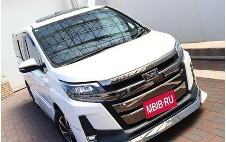 Toyota Noah III, 2020 год, 2 850 000 рублей, 4 фотография