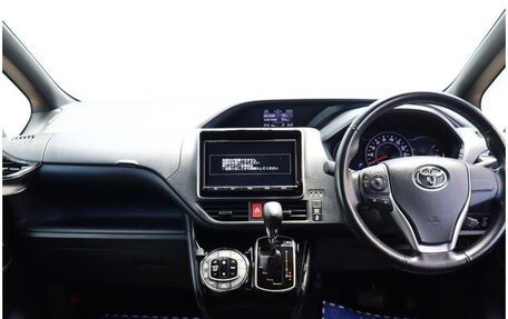 Toyota Noah III, 2020 год, 2 850 000 рублей, 16 фотография
