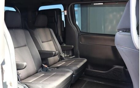 Toyota Noah III, 2020 год, 2 850 000 рублей, 20 фотография