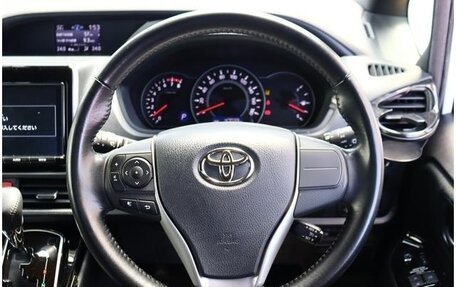 Toyota Noah III, 2020 год, 2 850 000 рублей, 24 фотография