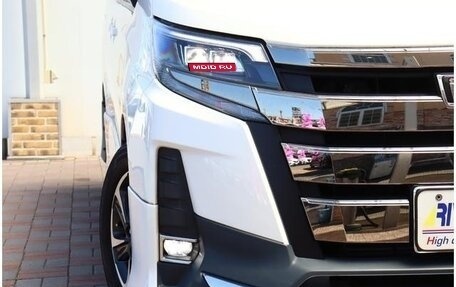 Toyota Noah III, 2020 год, 2 850 000 рублей, 12 фотография