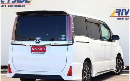 Toyota Noah III, 2020 год, 2 850 000 рублей, 10 фотография