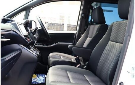 Toyota Noah III, 2020 год, 2 850 000 рублей, 36 фотография