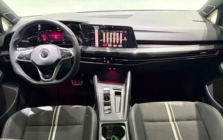 Volkswagen Golf VIII, 2023 год, 2 070 000 рублей, 7 фотография