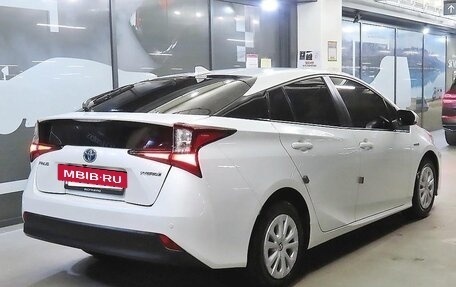 Toyota Prius IV XW50, 2021 год, 2 369 000 рублей, 3 фотография