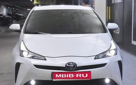 Toyota Prius IV XW50, 2021 год, 2 369 000 рублей, 2 фотография