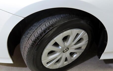 Toyota Prius IV XW50, 2021 год, 2 369 000 рублей, 6 фотография