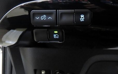 Toyota Prius IV XW50, 2021 год, 2 369 000 рублей, 15 фотография