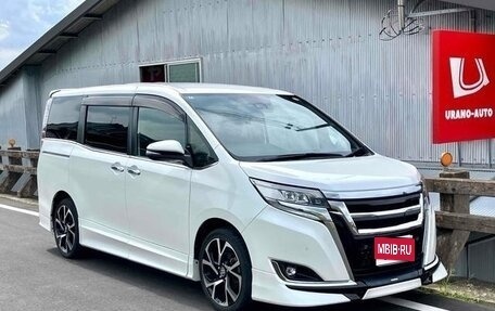 Toyota Noah III, 2019 год, 2 990 000 рублей, 1 фотография