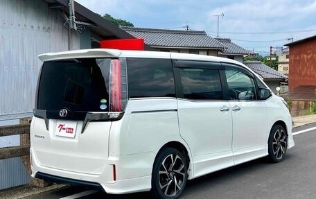 Toyota Noah III, 2019 год, 2 990 000 рублей, 3 фотография