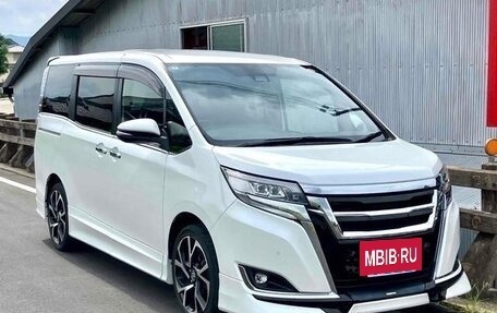 Toyota Noah III, 2019 год, 2 990 000 рублей, 5 фотография