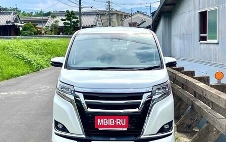 Toyota Noah III, 2019 год, 2 990 000 рублей, 6 фотография