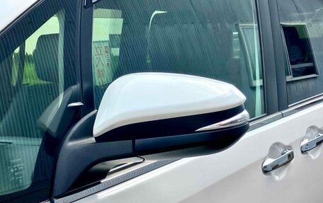 Toyota Noah III, 2019 год, 2 990 000 рублей, 8 фотография