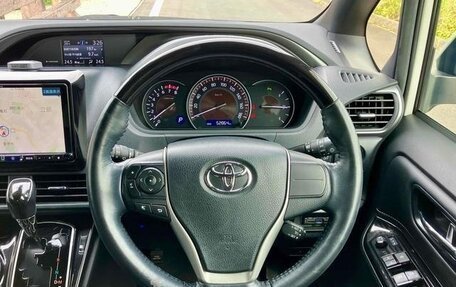 Toyota Noah III, 2019 год, 2 990 000 рублей, 11 фотография