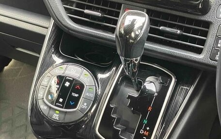 Toyota Noah III, 2019 год, 2 990 000 рублей, 15 фотография