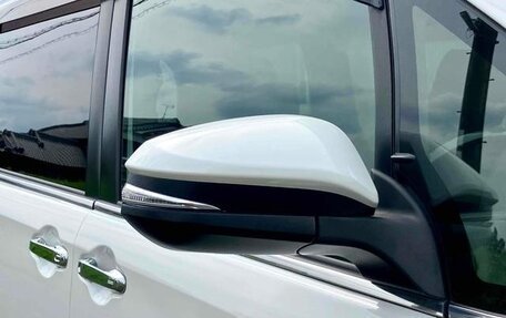 Toyota Noah III, 2019 год, 2 990 000 рублей, 9 фотография