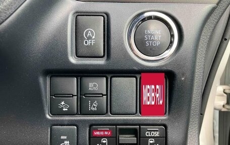 Toyota Noah III, 2019 год, 2 990 000 рублей, 16 фотография