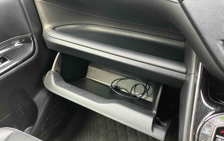 Toyota Noah III, 2019 год, 2 990 000 рублей, 29 фотография