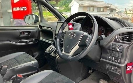 Toyota Noah III, 2019 год, 2 990 000 рублей, 23 фотография