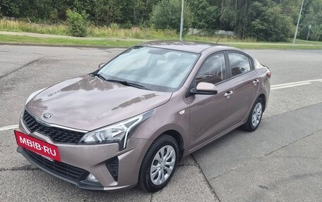 KIA Rio IV, 2021 год, 1 900 000 рублей, 2 фотография