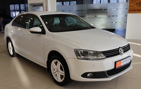 Volkswagen Jetta VI, 2013 год, 1 000 000 рублей, 3 фотография