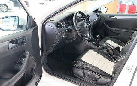Volkswagen Jetta VI, 2013 год, 1 000 000 рублей, 14 фотография