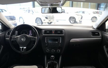 Volkswagen Jetta VI, 2013 год, 1 000 000 рублей, 17 фотография
