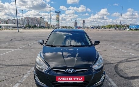 Hyundai Solaris II рестайлинг, 2011 год, 730 000 рублей, 2 фотография